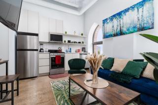 Peaceful Beachfront Loft Rooftop Gym - 5