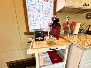 3 Rustic Historic Hico Tiny Home Glamping Near Fossil Rim & Dinosaur World by Vacation Your Way - 6