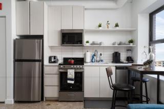 Regal Stylish Uptown Loft Beachfront RooftopWFHGym - 7