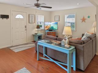 Shell Cottage - Pet friendly, Hot tub, Fenced yard! - 4