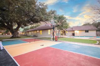 Sleeps 16 Private Pool Sport Court Hot Tub Arcade - 0
