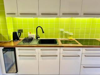 Sleek & Bright balcony Flat Perfect Escape London - London - 1