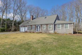Close to Beaches Gem with Yard and Sunroom in Orleans - Orleans - 8