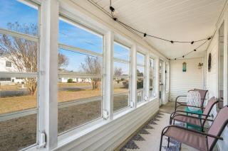 Star of the Sea - Renovated home located in town & pet friendly! - 9