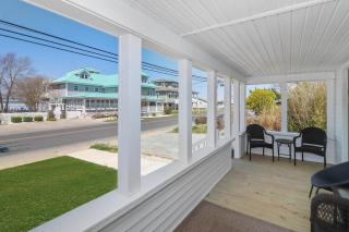 Stella del Mare - Charming home with relaxing porch! - 6