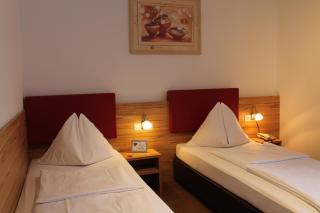 Hotel Restaurant Schwartz - Neusiedl am Steinfelde - 3