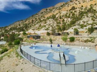 Yurt Overlook #3 with AC and Private Bath 2 Kings - 7