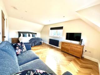 Esox Cottage - Hot Tub, 5 Star Luxury Pet Friendly Cottage with Games Room - Hayfield - 2