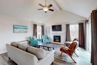 Lakeside Hideaway - 4