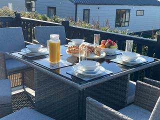 Stunning Lodge with sea and country views, sleeps 6 - 7