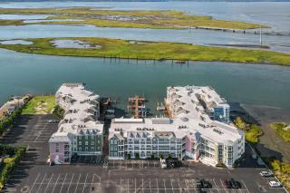 Sunset Bay Villa 221 - Waterfront, Pool, Gym! - 3