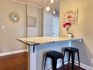 2BR Chic Downtown ATL Condo w Free Parking LM602 - Atlanta - 9