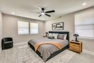 Modern Lakeland Golf Retreat with Putting Green - 2