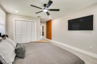 Modern Lakeland Golf Retreat with Putting Green - 1