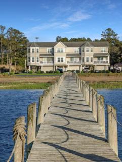 Sunset Dreams - Pet friendly, Waterfront, & shared dock! - - 8