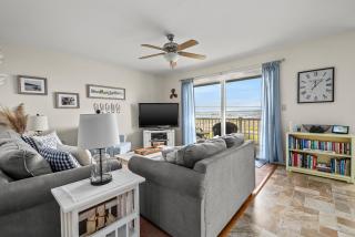 Sunset Dreams - Pet friendly, Waterfront, & shared dock! - 3