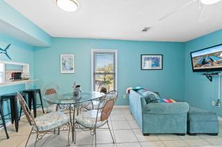 Spacious 2BR Condo with Pool Across from the Beach - Gulf Shores - 5