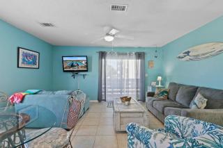 Spacious 2BR Condo with Pool Across from the Beach - Gulf Shores - 2