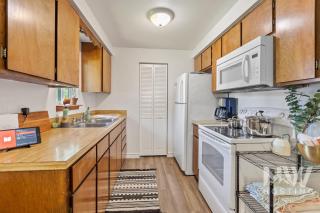 Cozy Downtown Bungalowire Pit Spacious Deck Fenced Yard Walk to Local Dining Bars Shops 1213 - 2