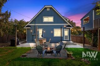 Cozy Farmhouse w Treehouse Fire Pit 1 Mile to Beach Close to Skiing Adventures 1226 - 9