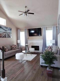 Luxury Stay - near Houston Airport - Humble - 4