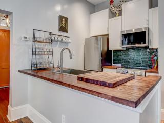 Cute Thomas Square Cottage Monthly Stays Heated Pool Access by Southern Belle Savannah 1388 - 4