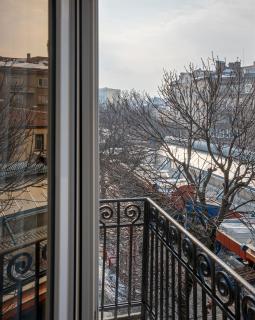 Landmark Luxe 2BR Apt with Parking - Sofia - 6