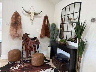 Family Platinum Escape with Heated Pool and Gameroom - Richardson - 5