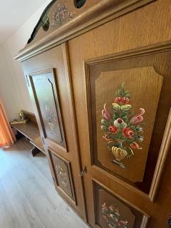 FeWo 36 - Appartement im Rottalblick - Rustikal & Urig wohnen, mit Bademantelgang zur Therme, TV, Doppelbett, Schlafsofa, Balkon und persönlichem Gästeempfang von Astarte Estate - Bad Griesbach im Rottal - 9