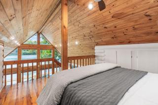 Cozy Lakeside Cabin - 5