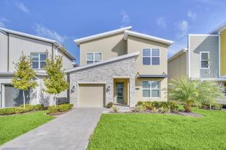 Dazzling 5BR Villa in Storey Lake with Pool & Spa 1528 - 0