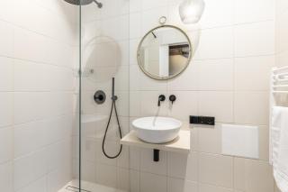 COOLEST Apartment in Berlin, easy Check-in, close to center, stylish & cozy maisonette #4 - Berlim - 8