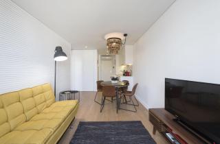 Downtown Bright Apartment With Balcony by Vacationy - 9