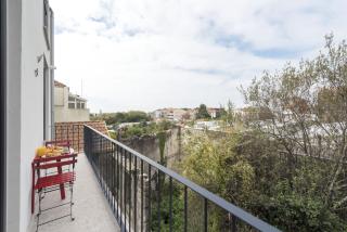 Downtown Bright Apartment With Balcony by Vacationy - Oporto - 8