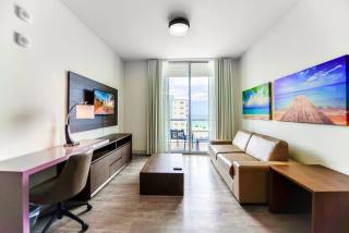 Direct Ocean view Condo Steps from the Beach - Hollywood - 9