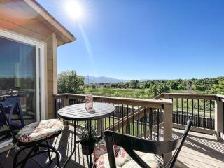 Trailside Getaway - mins to Ft Carson & Airport - 8