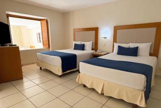 Prime beachfront flat & balcony! - Puerto Vallarta - 2