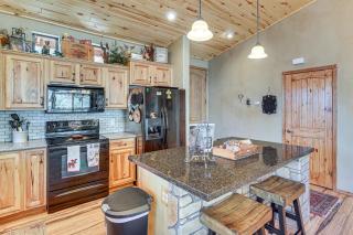 Rustic Retreat with Spacious Deck in Show Low! - Show Low - 1