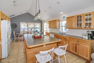 The Sea Horse - Pet friendly with fenced yard! - - 4