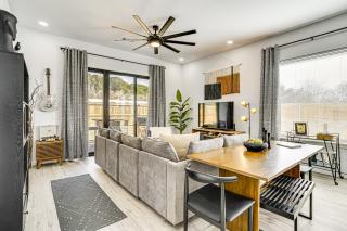 Walk to Lake Modern Pet-Friendly Home in Granbury - 3