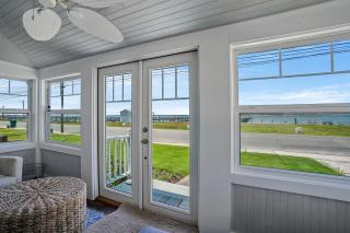 Touch of Grey- Waterfront, Pet Friendly - - 7