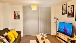 Birmingham City Centre Apartment with Parking - 8