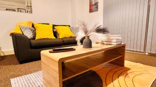 Birmingham City Centre Apartment with Parking - Birmingham - 0