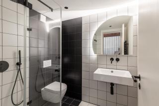 COOLEST Apartment in Berlin, easy Check-in, close to center, Black & White Maisonette #6 - Berlin - 5