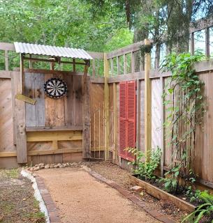 Cedar Oaks Inn LLC - Dickinson - 2