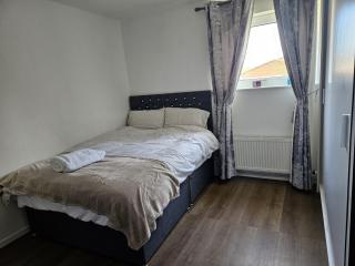 Cozy & Stylish 3-Bedroom Home - Peterborough - 7