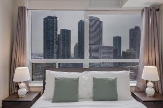 Luxury 2Br 2Bath 1 Prk Condo SQ1 Toronto Airport - Mississauga - 0