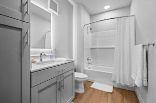 Relax In Style ,cozy 1br ,sectional, Gym,free "p" - 5