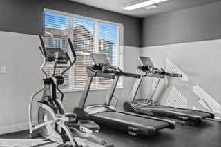 Relax In Style ,cozy 1br ,sectional, Gym,free "p" - 6