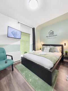 Dashing & Distinctive Dwelling Sleep 5 Crew 3BR - 9